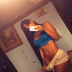 Meet your Posher, Manuela camila